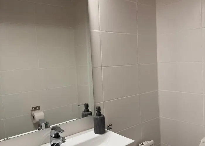 公寓 Cozy And Newly Renovated, Single-level In *